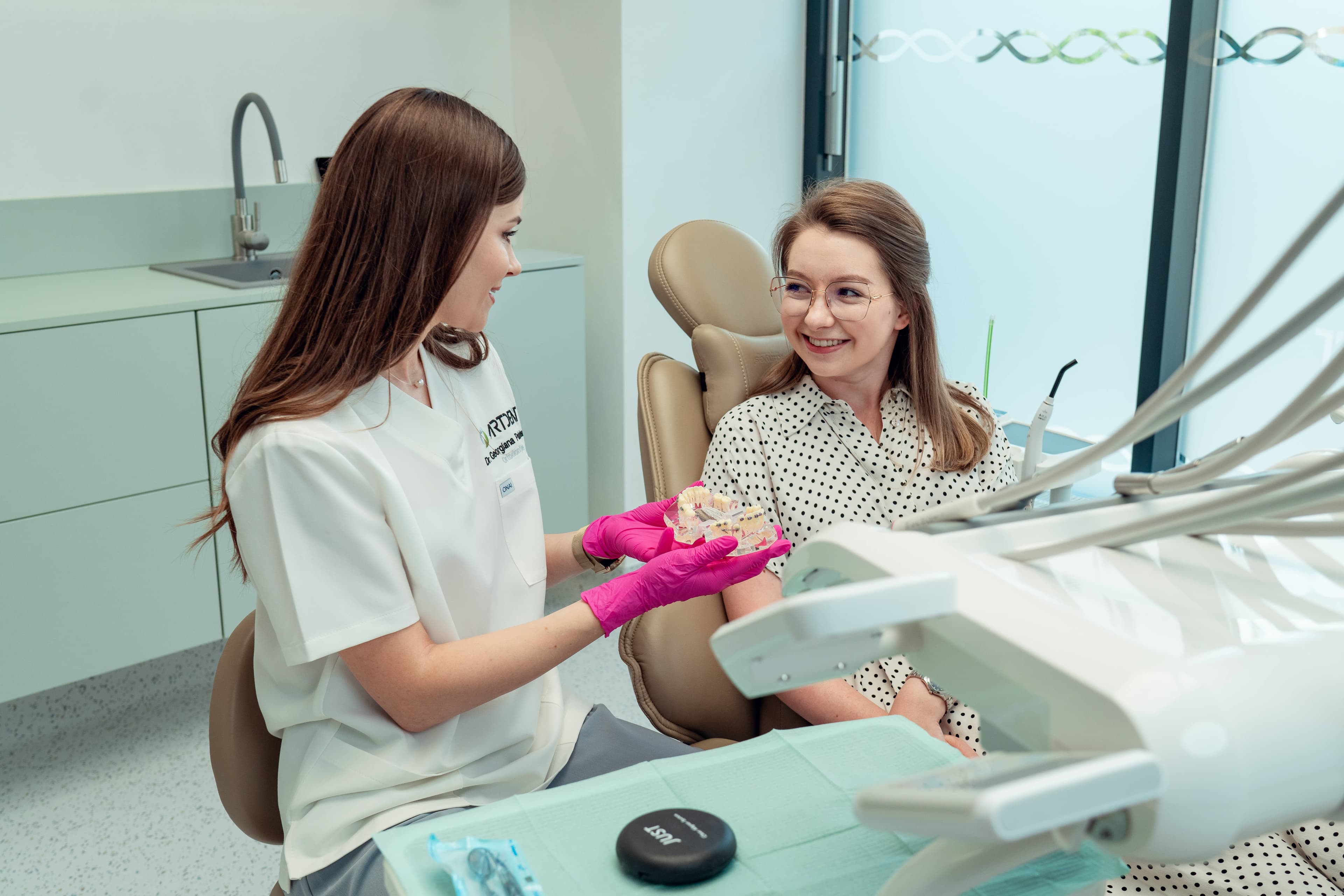 Clinica ArtDent sala de asteptare